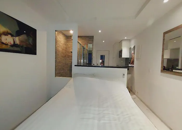 Naturiste Cap D'agde Héliopolis F 72